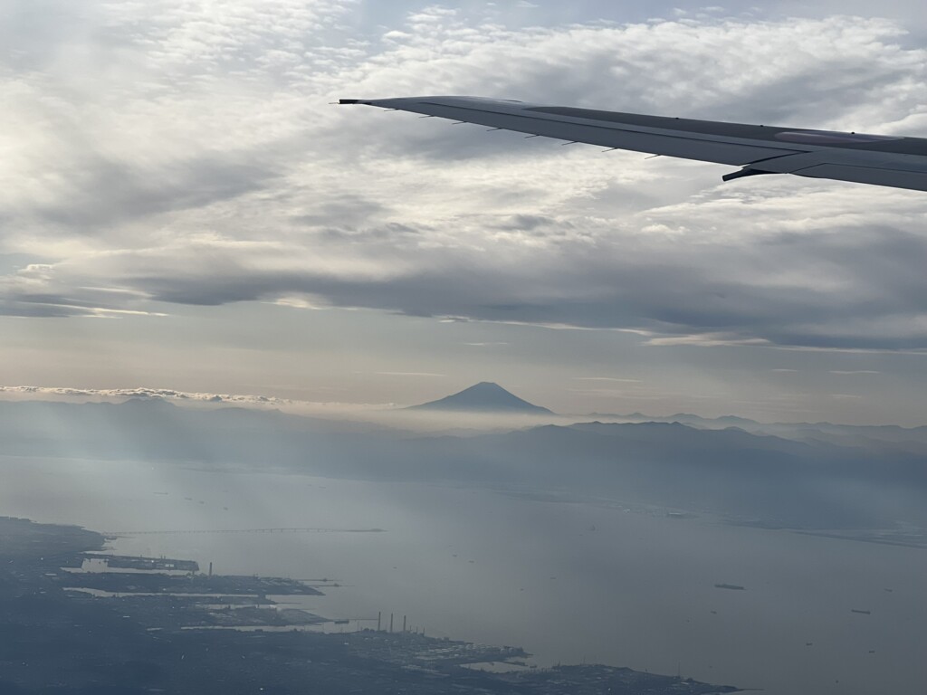 飛行機と富士山